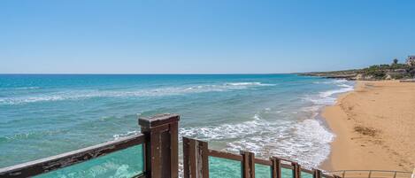 Una playa cerca