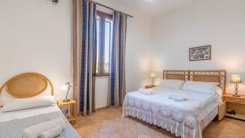 2 chambres, fer et planche Ă repasser, Wi-Fi gratuit, draps fournis