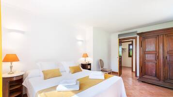 4 quartos, ferros/tábuas de passar roupa, Wi-Fi de cortesia