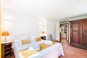 4 habitaciones, tabla de planchar con plancha y wifi gratis 