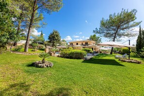 Property grounds - Villa 'Jacelia' with Mountain Views, Wi-Fi and Air Conditioning (Sa Pobla)