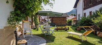 Casa Nicole Studio Apartment with Mountain View, Wi-Fi, and Garden
