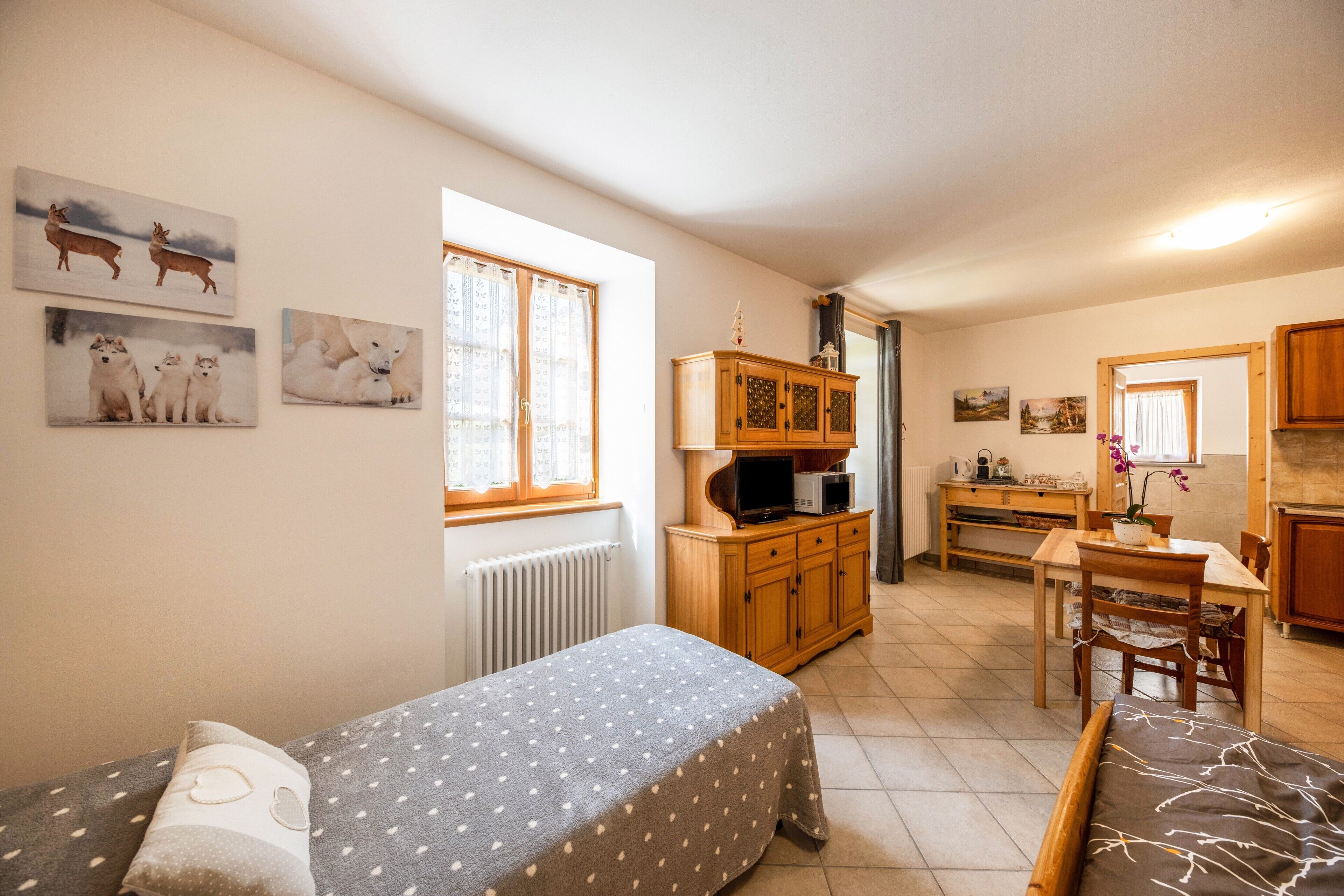 1 slaapkamer, een strijkplank/strijkijzer, gratis wifi, beddengoed