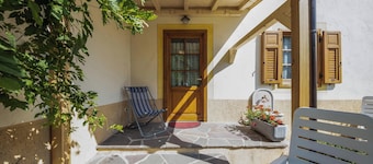 Pet-friendly Studio Apartment Casa Nicole with Mountain View, Wi-Fi & Garden