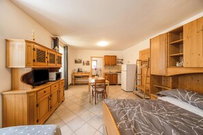 1 chambre, fer et planche à repasser, Wi-Fi gratuit, draps fournis