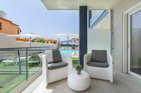 Terrace/patio. Apartment "Residence Meridian Unità 1" Near the Beach with Mountain View