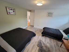 4 bedrooms, iron/ironing board, free WiFi, bed sheets