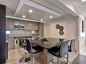 Fridge, microwave, oven, stovetop - Walk to Main Beach | Sleeps 10 | Fire Pit & Games (Saugeen Shores)