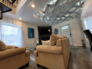 Téléviseur connecté, foyer, Netflix, jouets