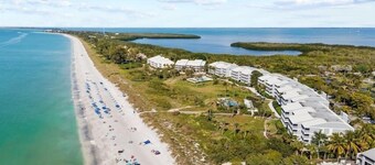 Chic Captiva Villa Residence with Great Amenities