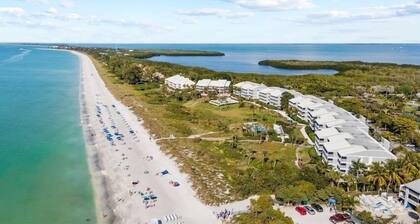 Chic Captiva Villa Residence with Great Amenities