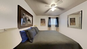 2 bedrooms, desk, iron/ironing board, free WiFi