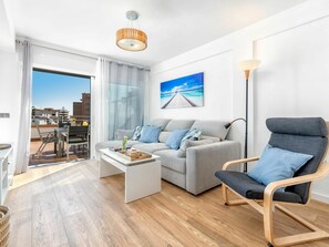 TV - Cosy apartment for 4 guests with WIFI, A/C, TV and terrace (Benalmádena)