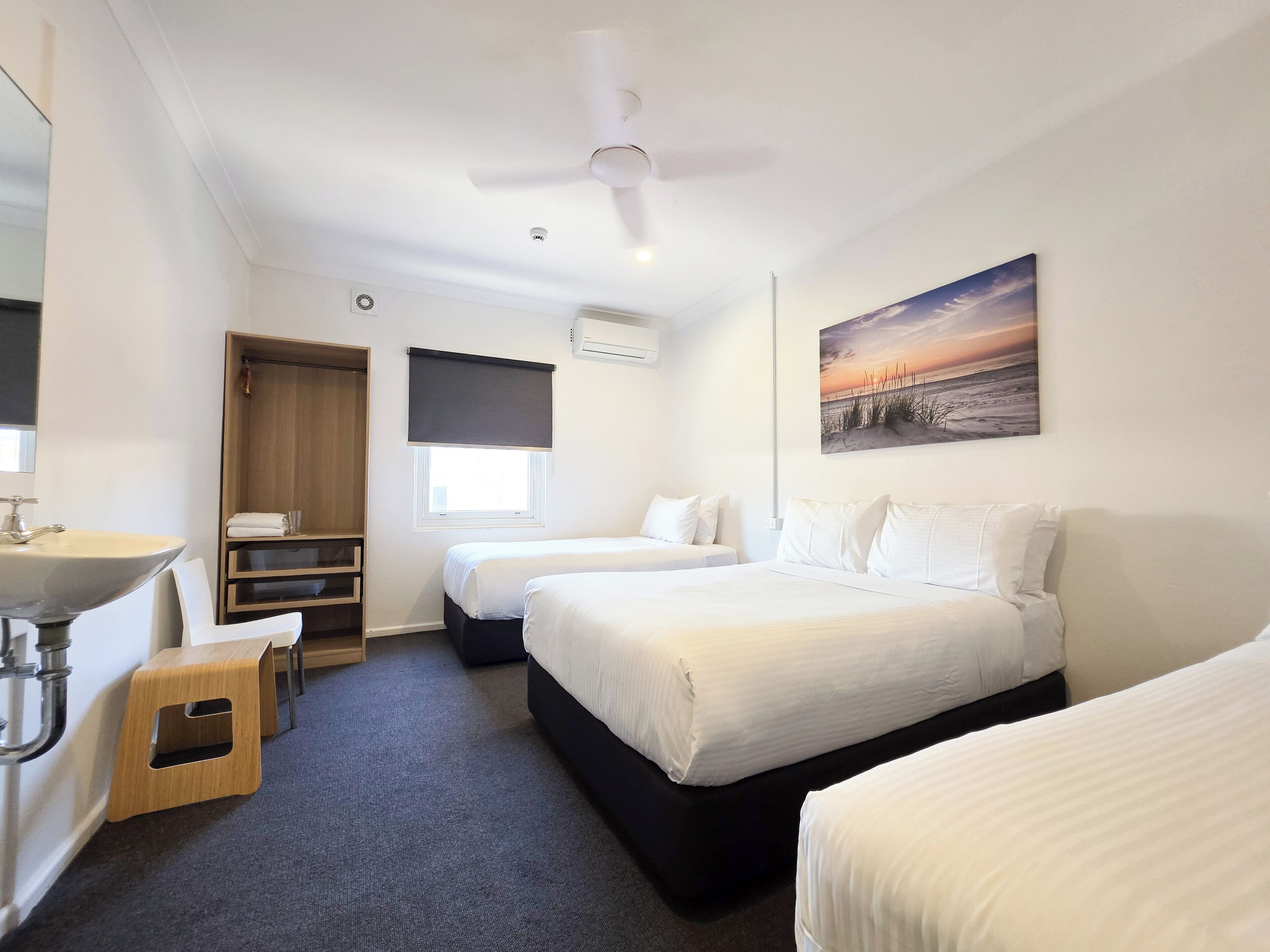 Twin Single Double Room (Shared Bathroom)