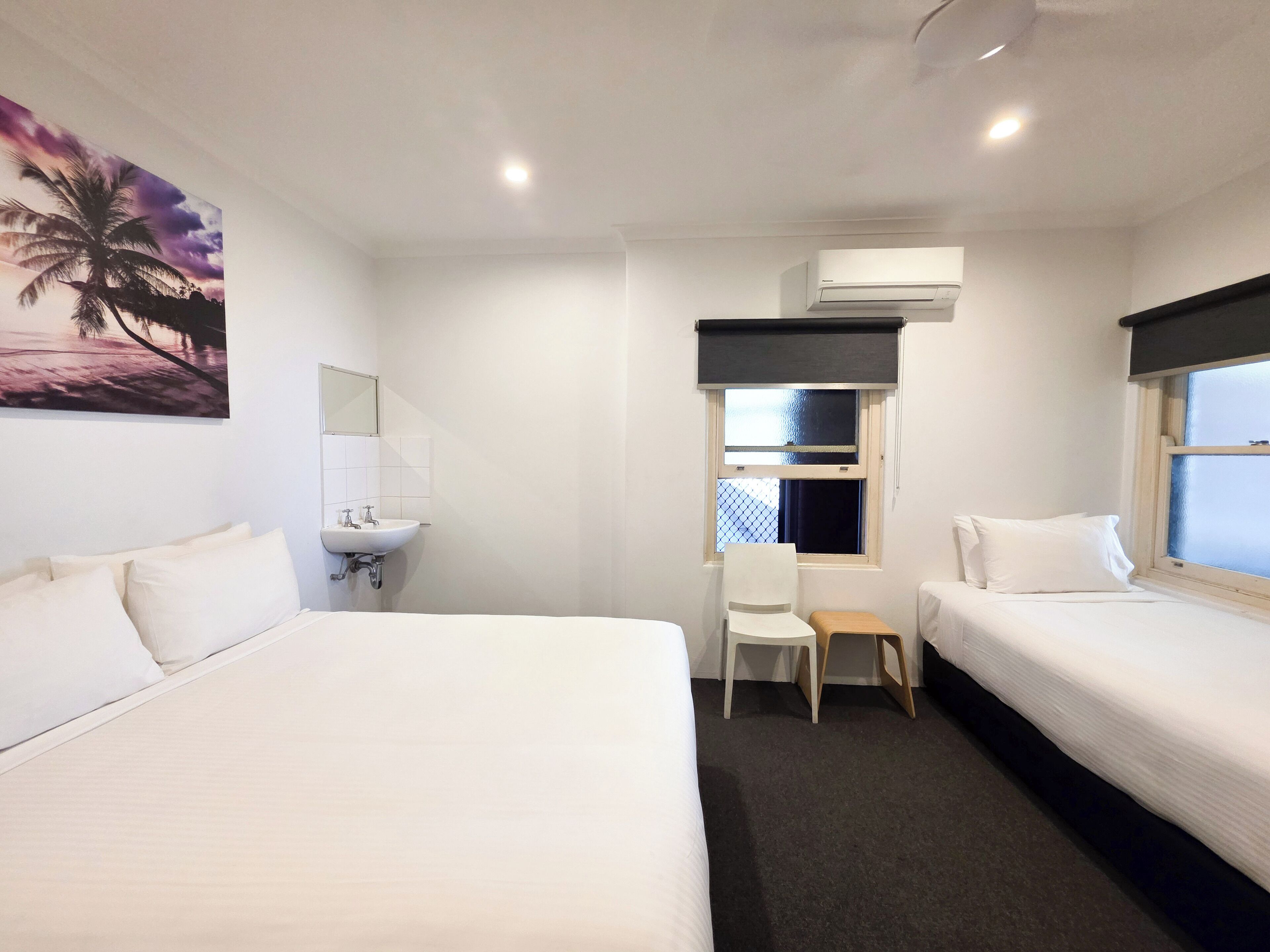 Queen Single Room (Shared Bathroom)