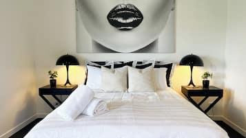 2 Bedroom Apartment (Ensuite) | Free WiFi, bed sheets