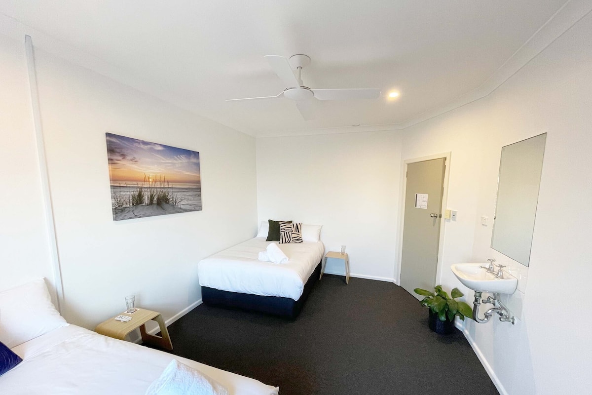 Twin Double Room (Shared Bathroom)