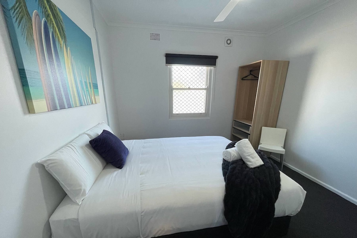 Queen Room (Shared Bathroom)