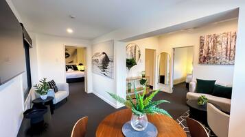 2 Bedroom Apartment (Ensuite) | Living area