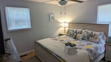 4 slaapkamers, een strijkplank/strijkijzer, gratis wifi, beddengoed