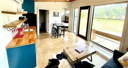 Cozy/Cute Tiny House close to wineries, wedding venues & outdoor fun