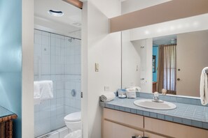 Hair dryer, towels - Spacious 2 Bedroom Ocean Suite - Paki Maui 103 (Lahaina)