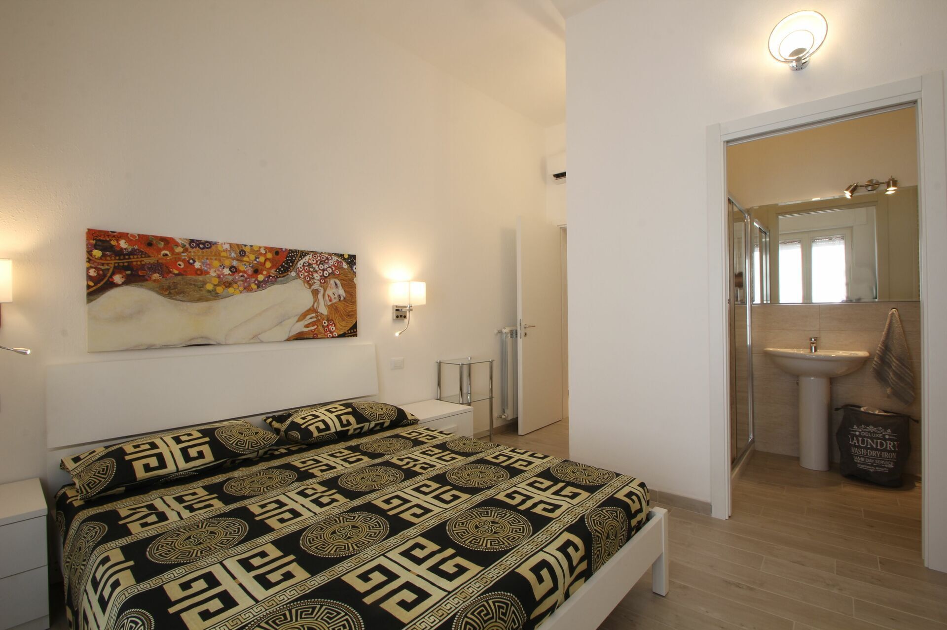 2 bedrooms, iron/ironing board, travel cot, free WiFi