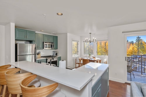 Sleeps 6-Easy Year Round Trail Access - Mountain Views - Fireplace - Garage