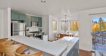 Sleeps 6-Easy Year Round Trail Access - Mountain Views - Fireplace - Garage