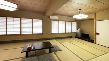Superior Studio | Free WiFi, bed sheets
