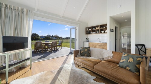 Te Whare Hipi - Martinborough Holiday Home
