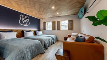 1 habitación, decoración personalizada, muebles diferentes y escritorio