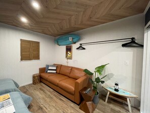 1 間臥室、獨特裝潢、布置獨特、書桌