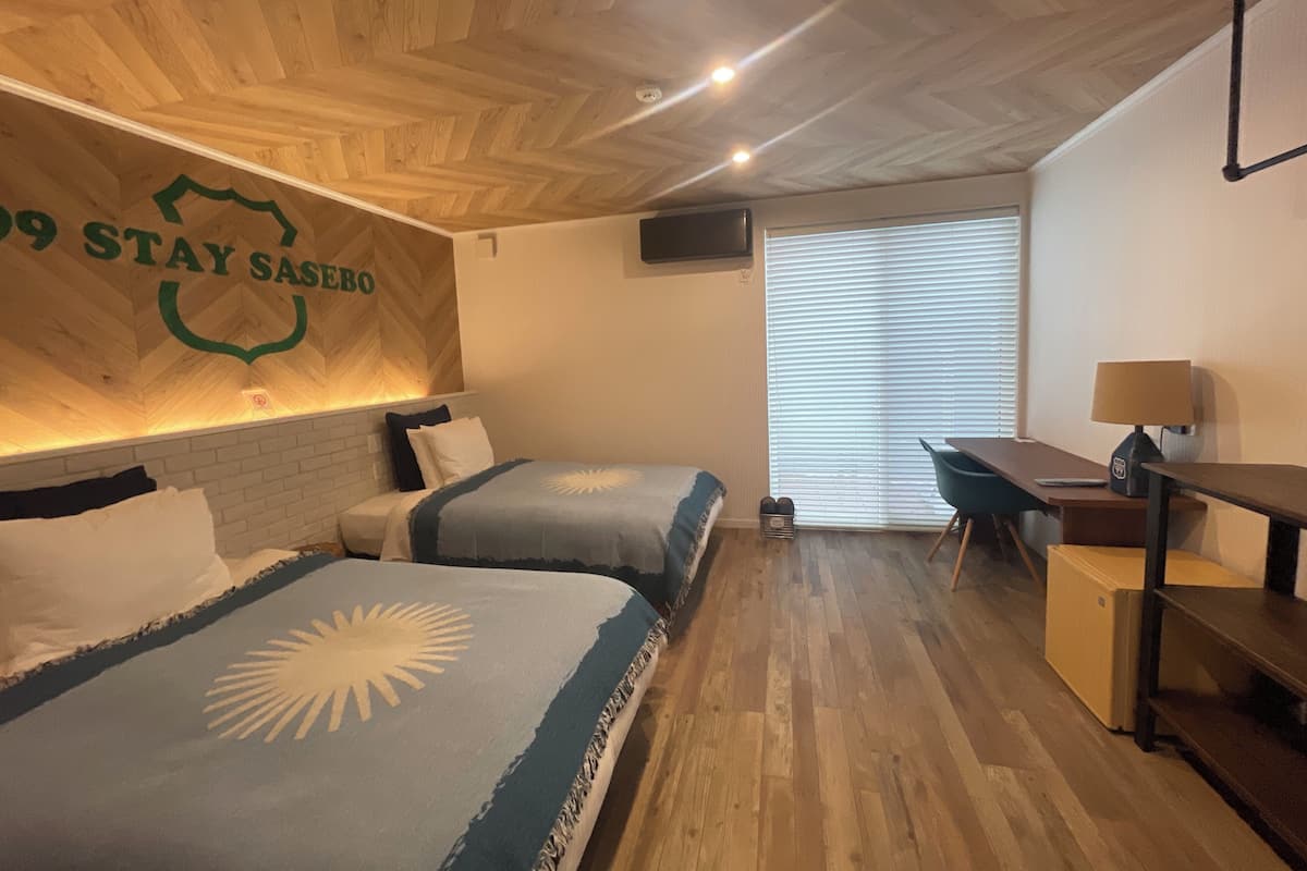 1 habitación, escritorio, tabla de planchar con plancha y wifi gratis 