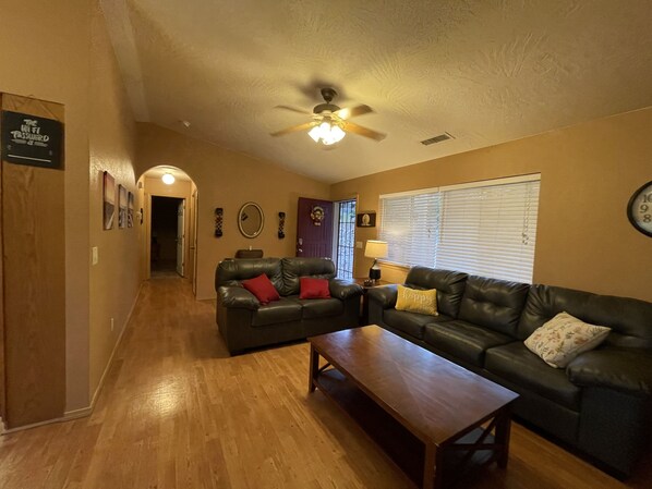 Smart TV - Cottonwood Foothills Getaway (Cottonwood)