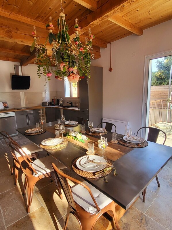 Dining - 5km from the town center! Cosy villa in a haven of peace (Uzès)