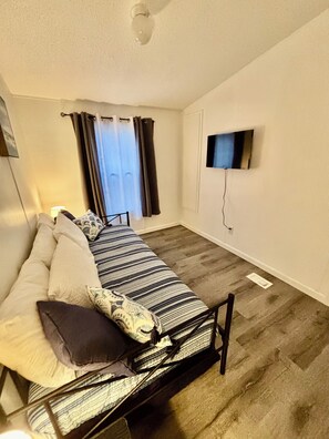 3 bedrooms, free WiFi, bed sheets