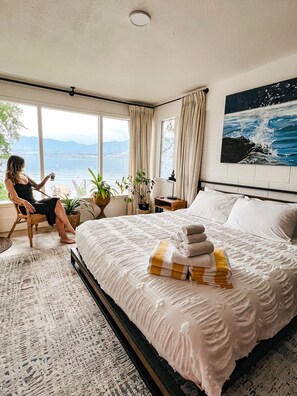 4 bedrooms, desk, iron/ironing board, travel cot
