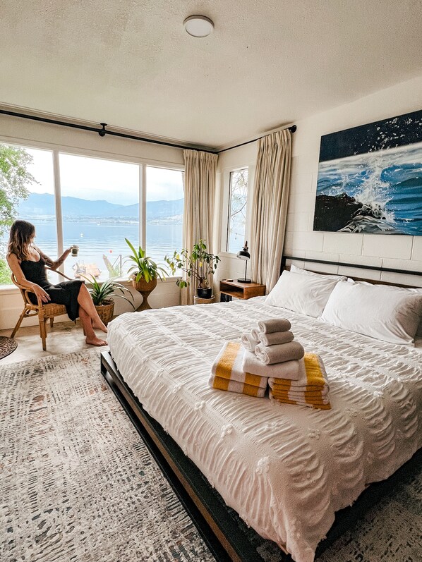 4 室のベッドルーム、デスク、アイロン / アイロン台、旅行用ベビーベッド