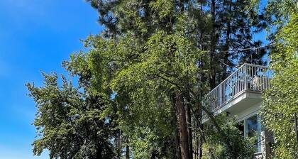 Private Lakefront Beach House off Naramata Bench