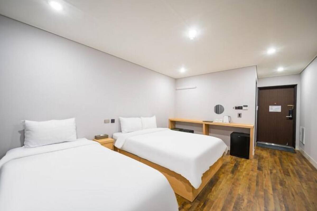 Down comforters, laptop workspace, free WiFi, bed sheets