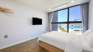 Deluxe Double Room | Down comforters, laptop workspace, free WiFi, bed sheets