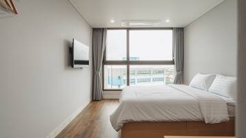 Deluxe Double Room | Down comforters, laptop workspace, free WiFi, bed sheets