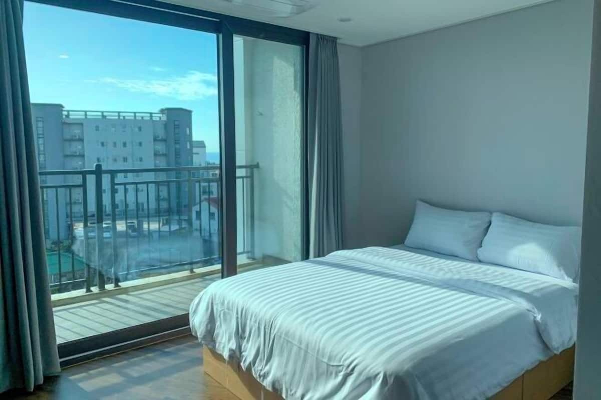 Down comforters, laptop workspace, free WiFi, bed sheets