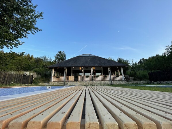 Property grounds - Casa Thymus - a place for travellers not tourists (Soveja)