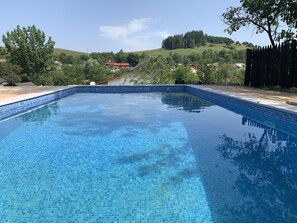 Outdoor pool, a heated pool - Casa Thymus - a place for travellers not tourists (Soveja)