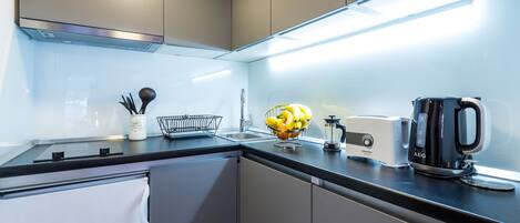 Studio (Studio Apartment) | Private kitchenette | Fridge