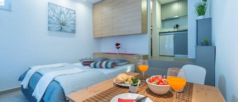 Studio (Studio Apartment) | In-room dining