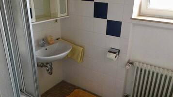 Dusche, Handtücher, Seife, Toilettenpapier