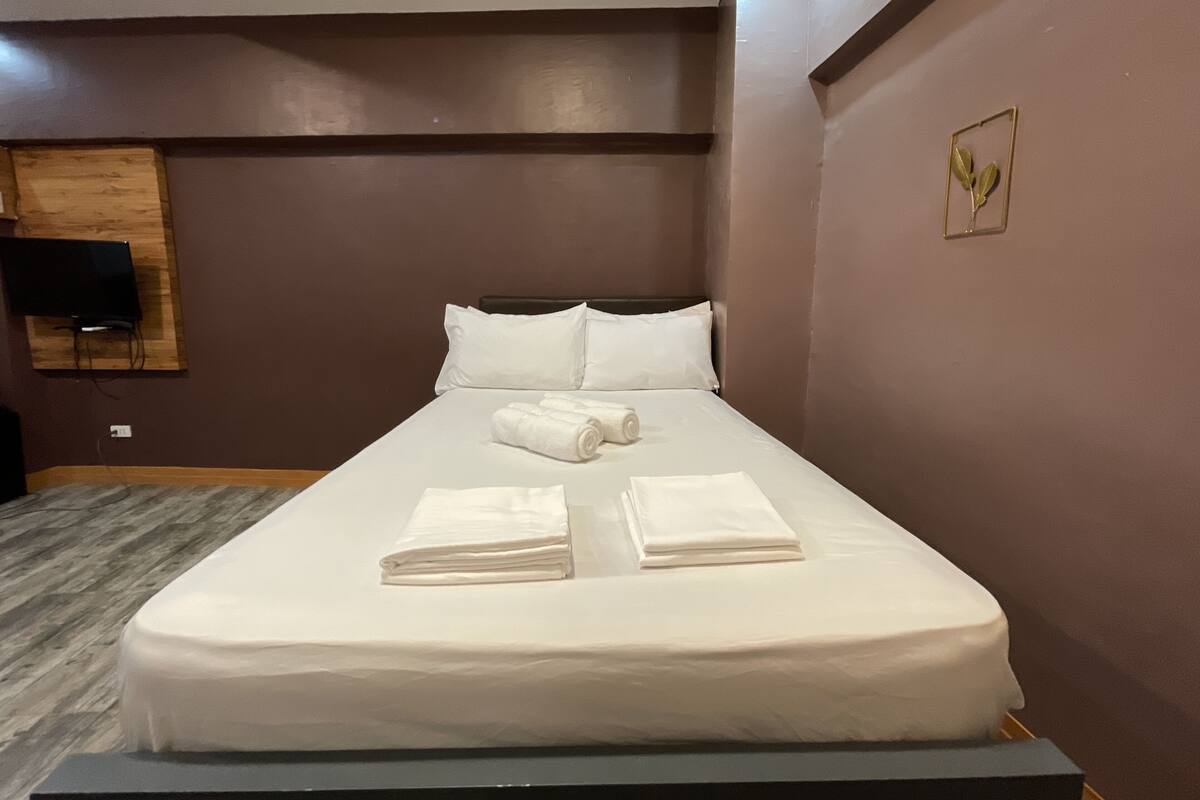 スーペリア 4 人部屋 (Leaf Lodge - Standard Room) | ミニバー、セーフティボックス (室内)、WiFi (無料)、ベッドシーツ
